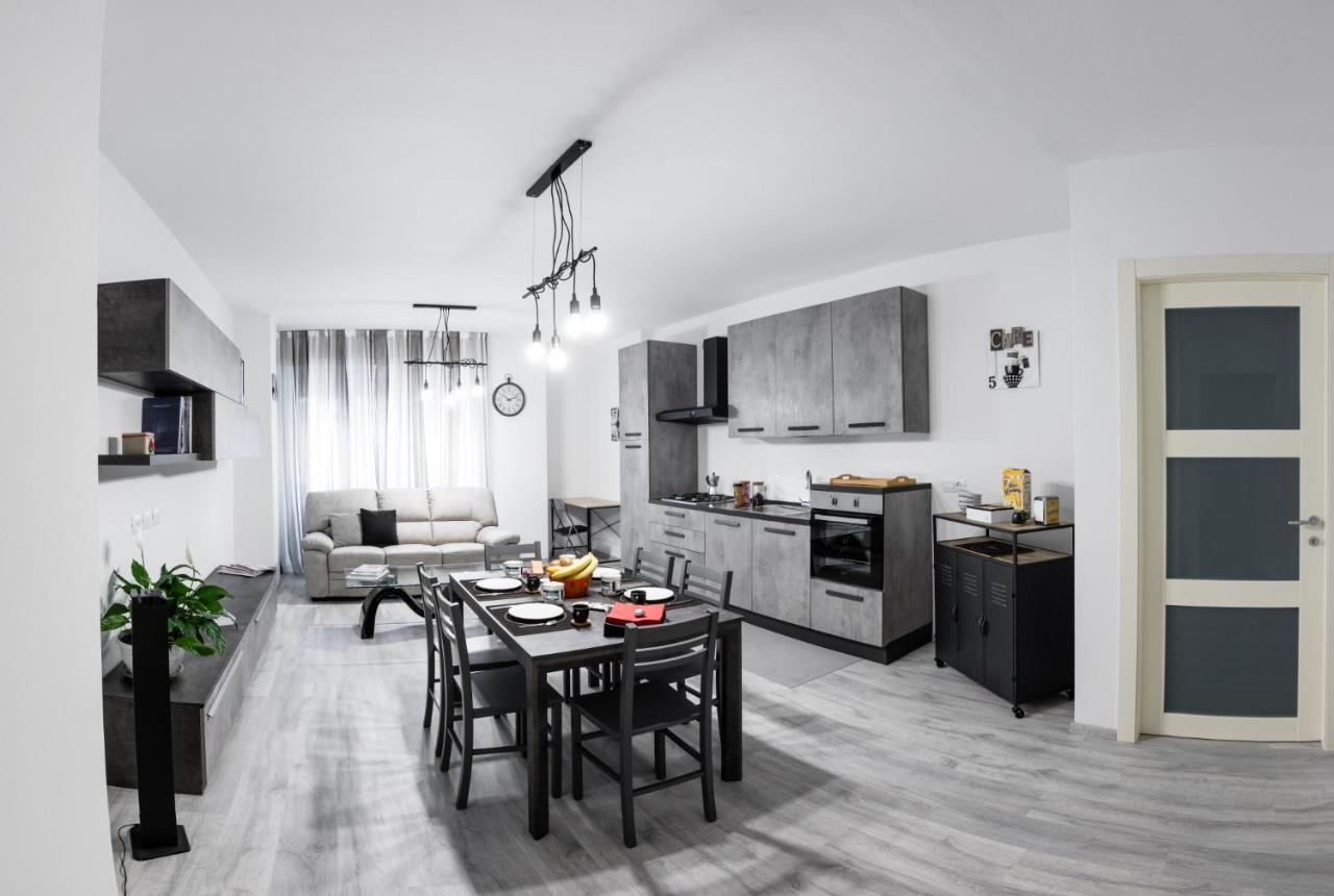 B&B dal moro Sondrio Bagian luar foto