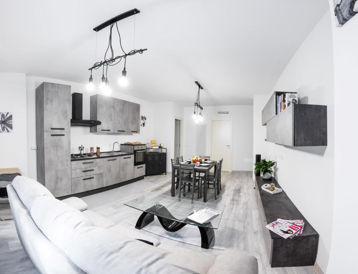 B&B dal moro Sondrio Bagian luar foto